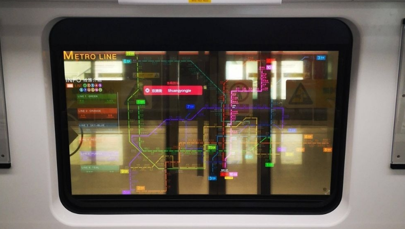 “透明电视” 深圳地铁10号线用上了 车窗可看视频、读新闻……